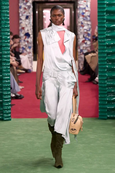 Look 19